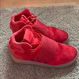 Boys adidas red Tubular Invader Strap 3 hightops